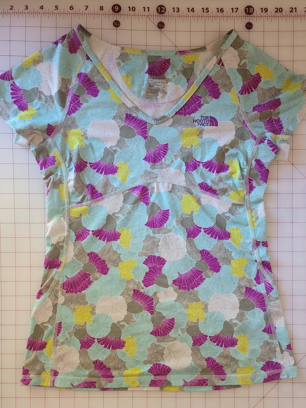 The North Face Women's Mint Floral Short-Sleeve V-Neck Top